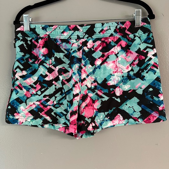 Fabletics Pants - Fabletics Eloise Side Zip‎ Pocket Unlined Athletic Shorts | Geometric Floral